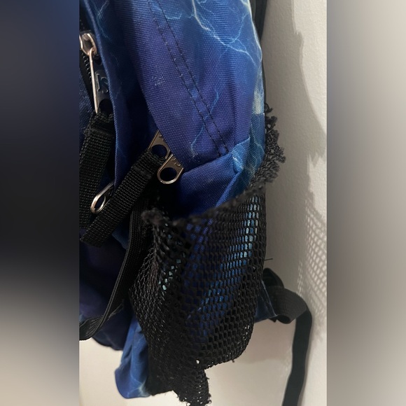 Jansport XL School Backpack, Blue Lightning Design
Good Condition - Picture 3 of 3